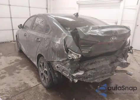 2021 Kia Forte Lxs z USA, uszkodzony, nr VIN 3KPF24AD4ME393253